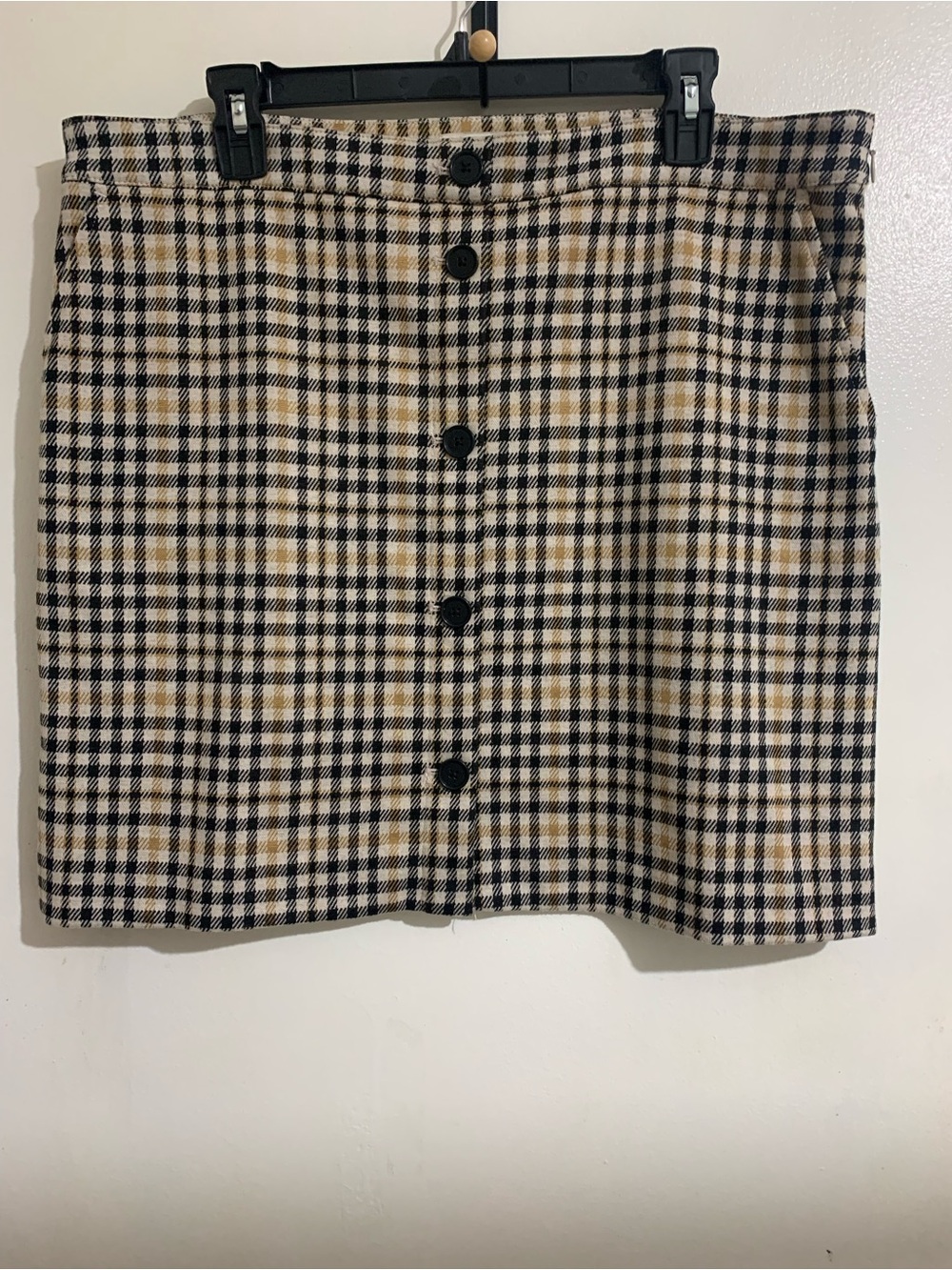 Loft -Button-Front Plaid Mini Skirt in Black and Tan